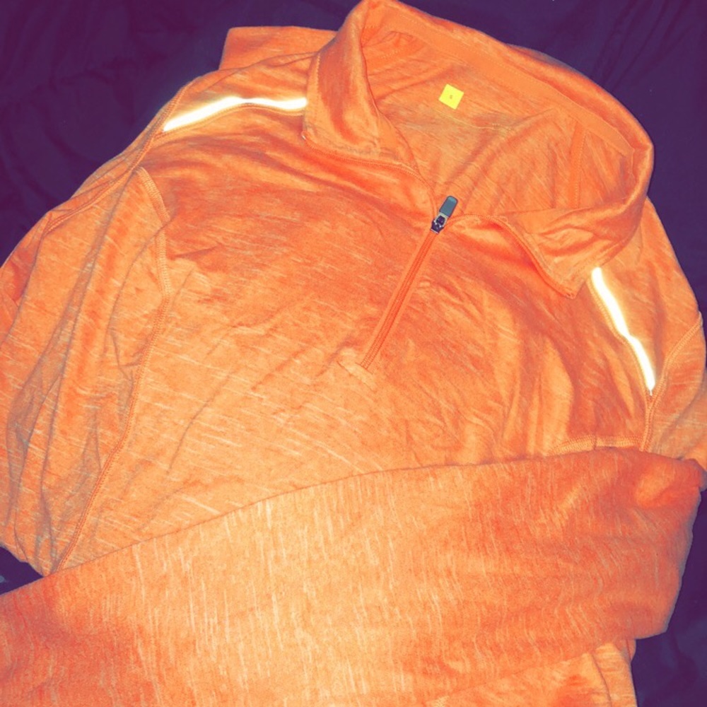 Long-sleeved fitness top